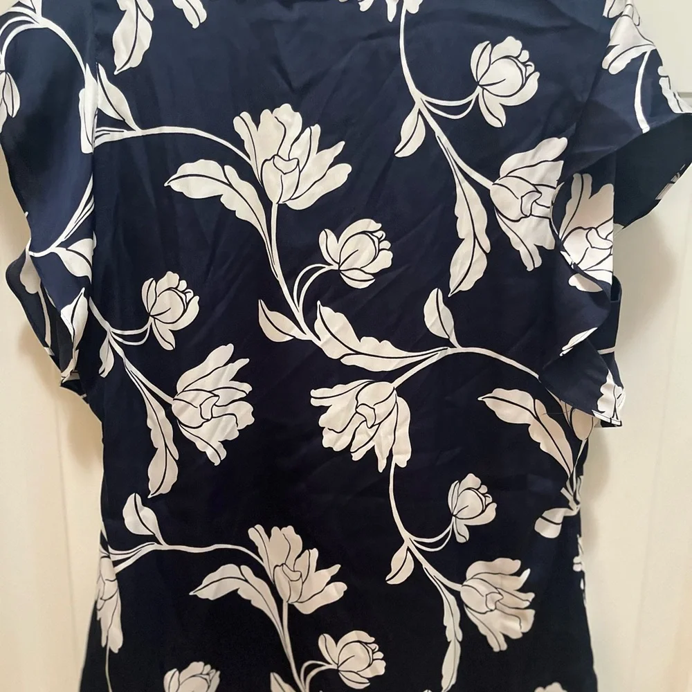 White House Black Market Medium Dark Blue and White Floral Blouse - Picture 2 of 3